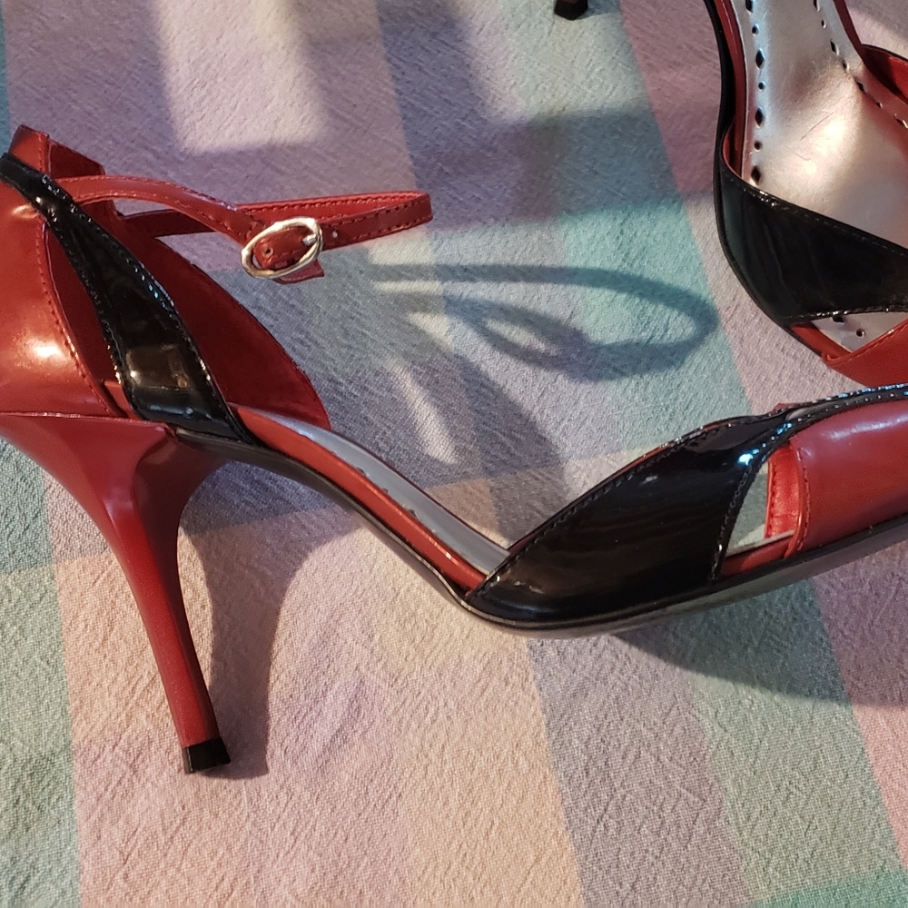 Heels - Picture 3 of 4
